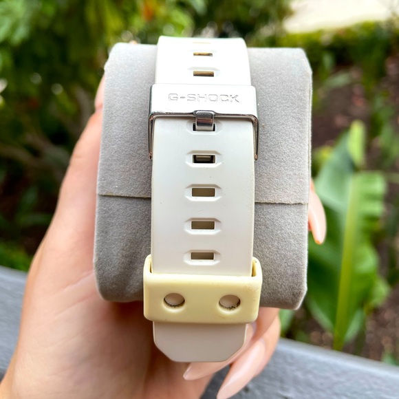White G-Shock Digital Watch - Picture 4 of 5